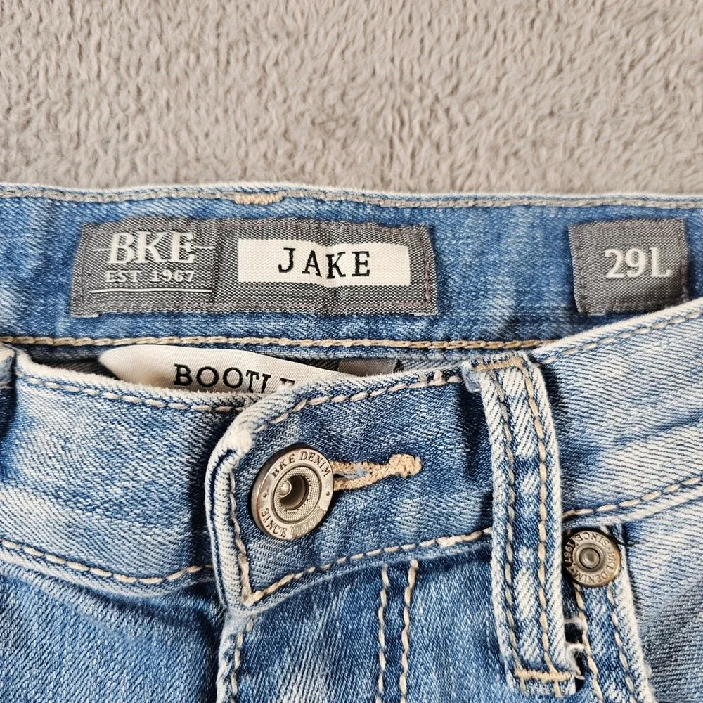 Buckle BKE Jake Bootleg Jeans Mens 29L x 32 Light Wash Distressed Blue Denim